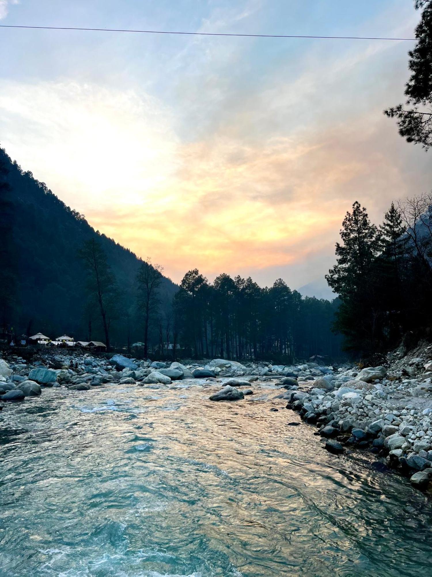 Hotel Adinova Kasol Exterior foto
